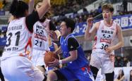 四川篮球队在今日比赛中勇夺胜利，队员表现突出的简单介绍